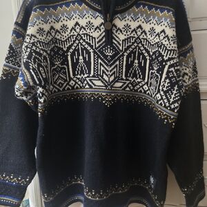 Vintage Men's Navy and White Patterned Sweater
